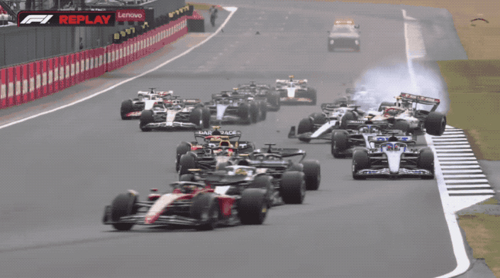 周冠宇f1比赛中翻车